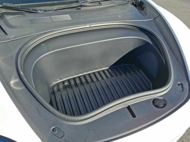 Білий Тесла Модель 3, об'ємом двигуна 0 л та пробігом 26 тис. км за 15000 $, фото 15 на Automoto.ua