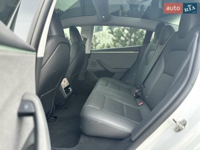 Білий Тесла Модель 3, об'ємом двигуна 0 л та пробігом 7 тис. км за 26300 $, фото 18 на Automoto.ua