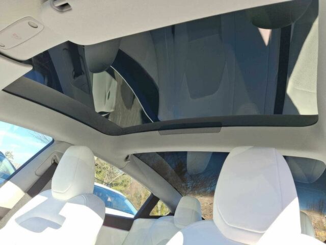 Білий Тесла Модель 3, об'ємом двигуна 0 л та пробігом 26 тис. км за 15000 $, фото 11 на Automoto.ua