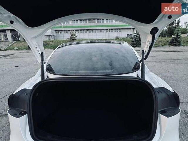 Белый Тесла Модель 3, объемом двигателя 0 л и пробегом 14 тыс. км за 27500 $, фото 28 на Automoto.ua