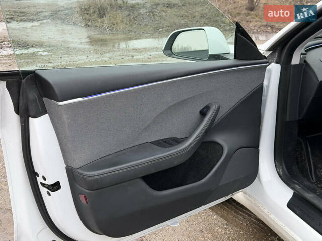 Білий Тесла Модель 3, об'ємом двигуна 0 л та пробігом 20 тис. км за 20999 $, фото 8 на Automoto.ua