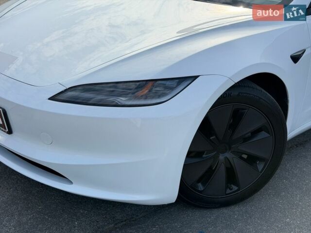 Белый Тесла Модель 3, объемом двигателя 0 л и пробегом 9 тыс. км за 32999 $, фото 3 на Automoto.ua