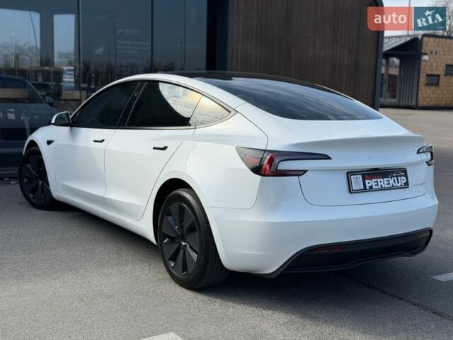 Белый Тесла Модель 3, объемом двигателя 0 л и пробегом 9 тыс. км за 32999 $, фото 5 на Automoto.ua