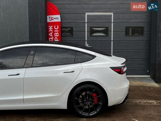 Білий Тесла Модель 3, об'ємом двигуна 0 л та пробігом 20 тис. км за 39999 $, фото 6 на Automoto.ua