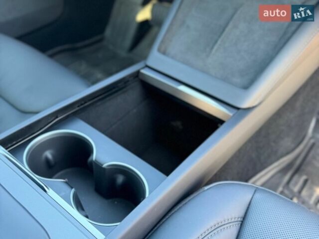 Білий Тесла Модель 3, об'ємом двигуна 0 л та пробігом 25 тис. км за 26300 $, фото 30 на Automoto.ua