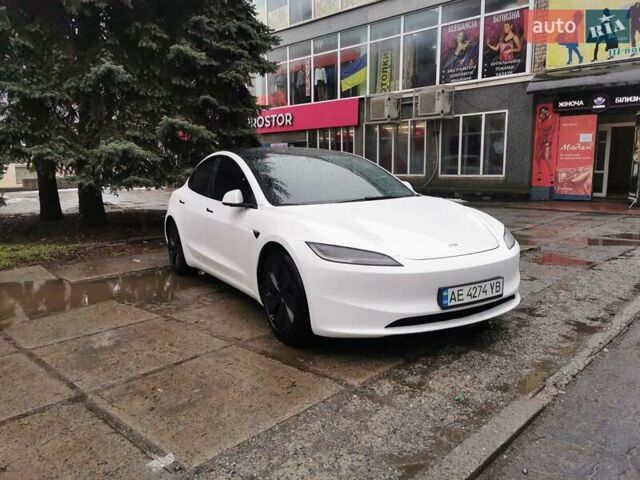 Белый Тесла Модель 3, объемом двигателя 0 л и пробегом 5 тыс. км за 30000 $, фото 1 на Automoto.ua
