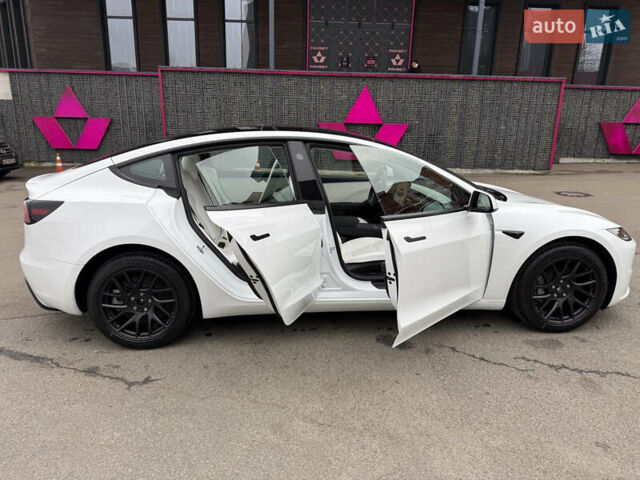 Білий Тесла Модель 3, об'ємом двигуна 0 л та пробігом 4 тис. км за 27999 $, фото 19 на Automoto.ua
