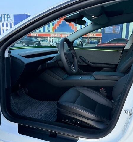 Белый Тесла Модель 3, объемом двигателя 0 л и пробегом 15 тыс. км за 25300 $, фото 14 на Automoto.ua