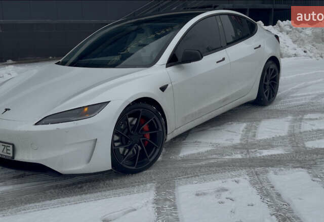 Білий Тесла Модель 3, об'ємом двигуна 0 л та пробігом 10 тис. км за 39990 $, фото 1 на Automoto.ua