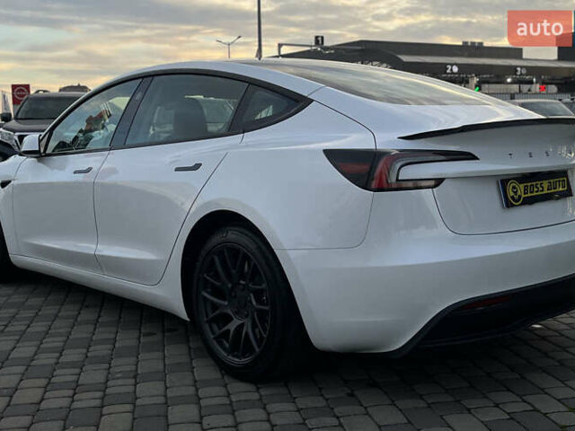 Белый Тесла Модель 3, объемом двигателя 0 л и пробегом 15 тыс. км за 32500 $, фото 4 на Automoto.ua