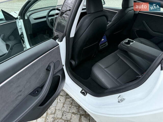 Білий Тесла Модель 3, об'ємом двигуна 0 л та пробігом 3 тис. км за 29900 $, фото 12 на Automoto.ua