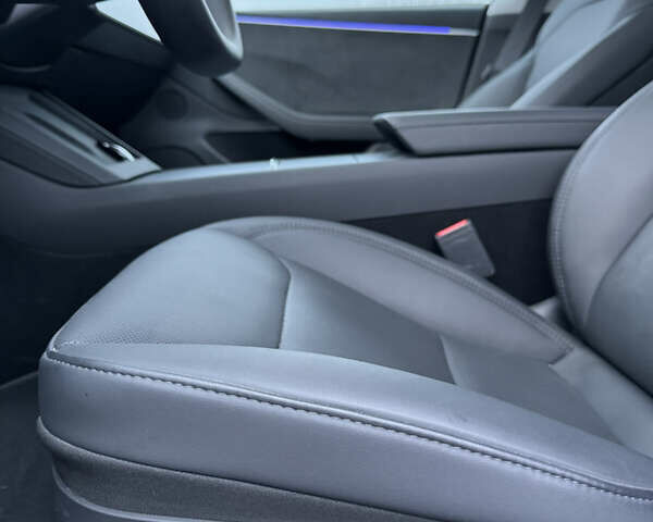 Белый Тесла Модель 3, объемом двигателя 0 л и пробегом 2 тыс. км за 32700 $, фото 23 на Automoto.ua