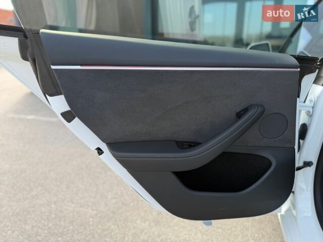 Белый Тесла Модель 3, объемом двигателя 0 л и пробегом 9 тыс. км за 32999 $, фото 16 на Automoto.ua