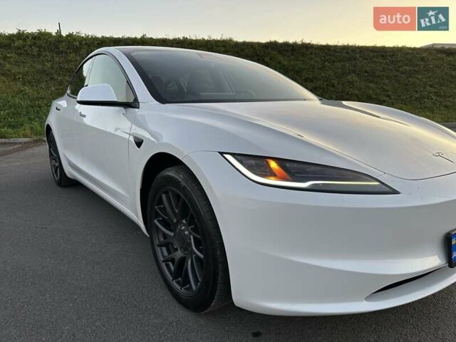 Белый Тесла Модель 3, объемом двигателя 0 л и пробегом 32 тыс. км за 27800 $, фото 1 на Automoto.ua