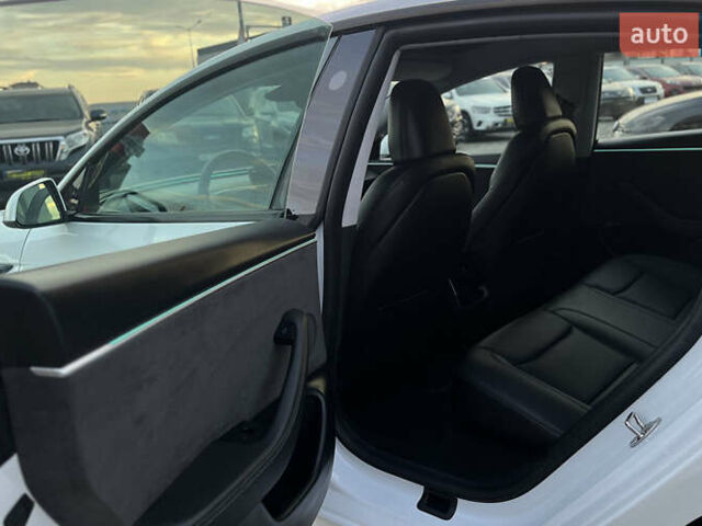 Белый Тесла Модель 3, объемом двигателя 0 л и пробегом 15 тыс. км за 32500 $, фото 24 на Automoto.ua