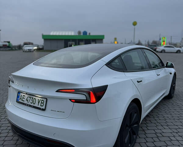 Белый Тесла Модель 3, объемом двигателя 0 л и пробегом 2 тыс. км за 32700 $, фото 4 на Automoto.ua