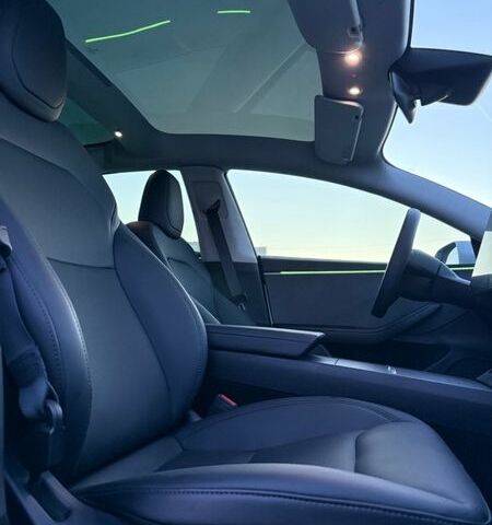 Белый Тесла Модель 3, объемом двигателя 0 л и пробегом 15 тыс. км за 25300 $, фото 20 на Automoto.ua