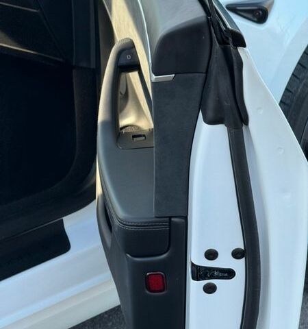 Белый Тесла Модель 3, объемом двигателя 0 л и пробегом 39 тыс. км за 35999 $, фото 34 на Automoto.ua