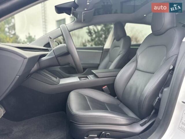 Білий Тесла Модель 3, об'ємом двигуна 0 л та пробігом 7 тис. км за 26300 $, фото 11 на Automoto.ua