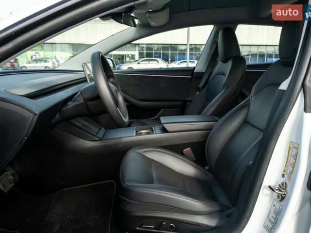 Білий Тесла Модель 3, об'ємом двигуна 0 л та пробігом 27 тис. км за 34000 $, фото 15 на Automoto.ua