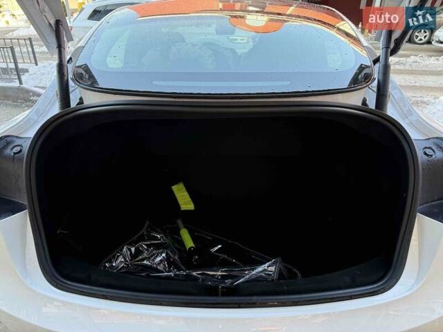 Белый Тесла Модель 3, объемом двигателя 0 л и пробегом 7 тыс. км за 43400 $, фото 46 на Automoto.ua