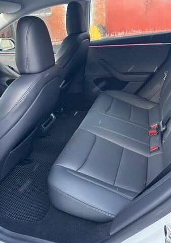 Белый Тесла Модель 3, объемом двигателя 0 л и пробегом 5 тыс. км за 28900 $, фото 4 на Automoto.ua