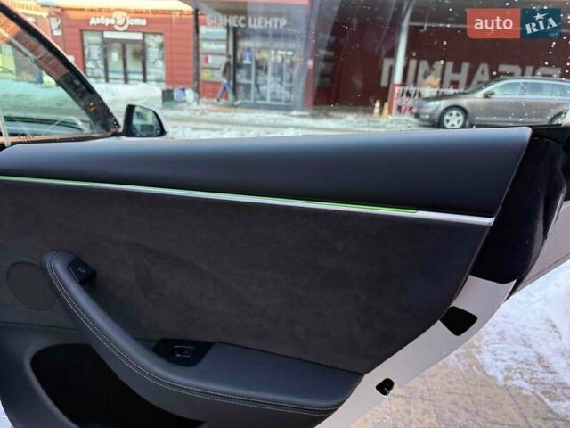 Белый Тесла Модель 3, объемом двигателя 0 л и пробегом 7 тыс. км за 43400 $, фото 50 на Automoto.ua