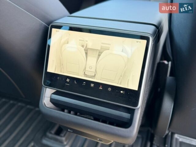 Білий Тесла Модель 3, об'ємом двигуна 0 л та пробігом 25 тис. км за 26300 $, фото 34 на Automoto.ua