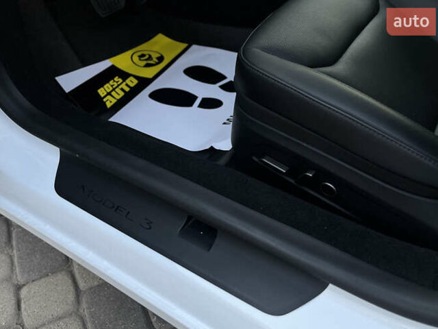 Белый Тесла Модель 3, объемом двигателя 0 л и пробегом 15 тыс. км за 32500 $, фото 23 на Automoto.ua