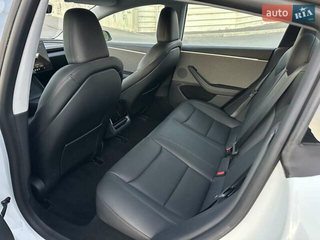 Белый Тесла Модель 3, объемом двигателя 0 л и пробегом 32 тыс. км за 27800 $, фото 17 на Automoto.ua