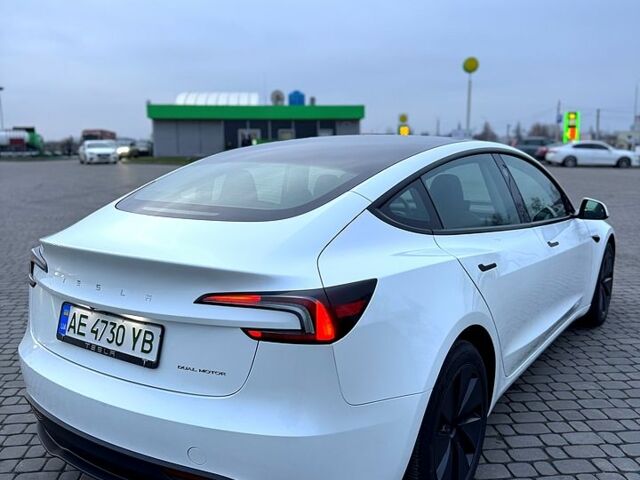 Белый Тесла Модель 3, объемом двигателя 0.33 л и пробегом 2 тыс. км за 32700 $, фото 3 на Automoto.ua