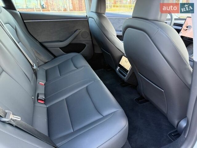 Белый Тесла Модель 3, объемом двигателя 0 л и пробегом 44 тыс. км за 34990 $, фото 29 на Automoto.ua