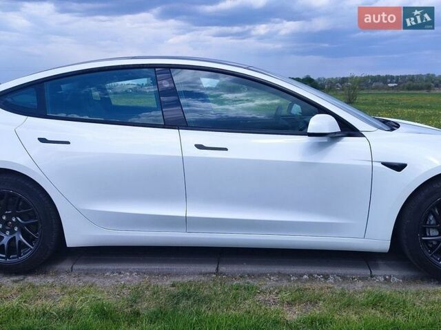 Белый Тесла Модель 3, объемом двигателя 0 л и пробегом 11 тыс. км за 26400 $, фото 4 на Automoto.ua