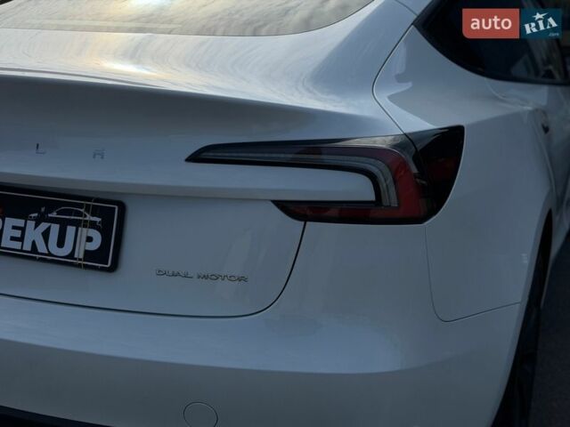 Белый Тесла Модель 3, объемом двигателя 0 л и пробегом 9 тыс. км за 32999 $, фото 7 на Automoto.ua