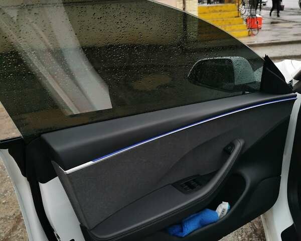 Белый Тесла Модель 3, объемом двигателя 0 л и пробегом 5 тыс. км за 30000 $, фото 14 на Automoto.ua