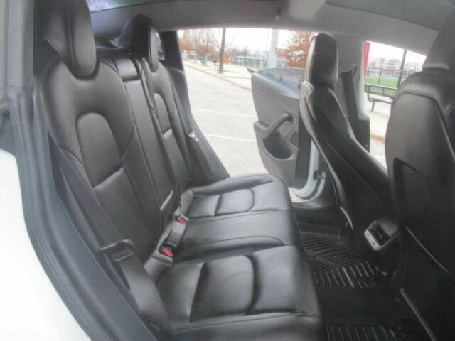 Білий Тесла Модель 3, об'ємом двигуна 0 л та пробігом 14 тис. км за 10500 $, фото 19 на Automoto.ua