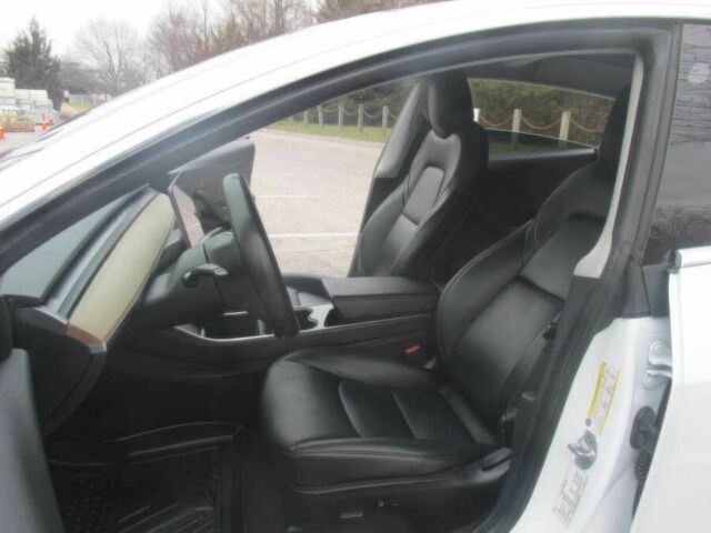 Білий Тесла Модель 3, об'ємом двигуна 0 л та пробігом 14 тис. км за 10500 $, фото 12 на Automoto.ua