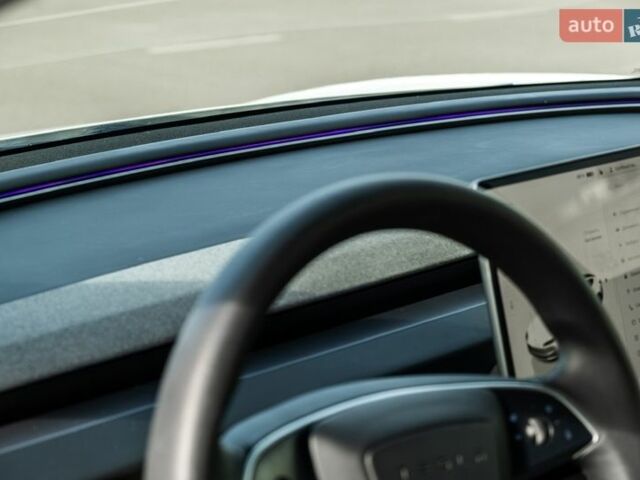 Білий Тесла Модель 3, об'ємом двигуна 0 л та пробігом 27 тис. км за 34000 $, фото 13 на Automoto.ua