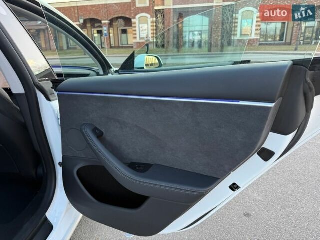 Белый Тесла Модель 3, объемом двигателя 0 л и пробегом 44 тыс. км за 34990 $, фото 28 на Automoto.ua