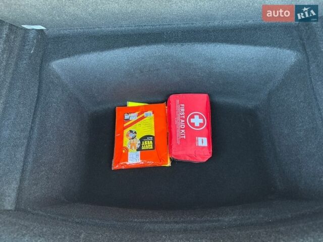 Белый Тесла Модель 3, объемом двигателя 0 л и пробегом 44 тыс. км за 34990 $, фото 33 на Automoto.ua