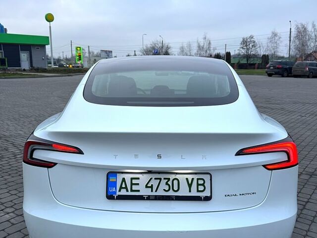 Белый Тесла Модель 3, объемом двигателя 0.33 л и пробегом 2 тыс. км за 32700 $, фото 4 на Automoto.ua