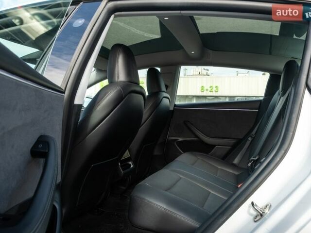 Білий Тесла Модель 3, об'ємом двигуна 0 л та пробігом 27 тис. км за 34000 $, фото 14 на Automoto.ua