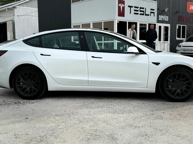 Білий Тесла Модель 3, об'ємом двигуна 0 л та пробігом 11 тис. км за 31500 $, фото 2 на Automoto.ua