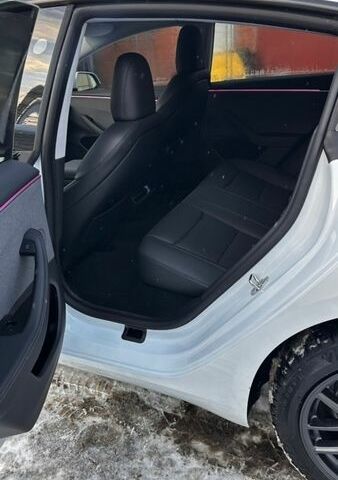 Белый Тесла Модель 3, объемом двигателя 0 л и пробегом 5 тыс. км за 28900 $, фото 5 на Automoto.ua