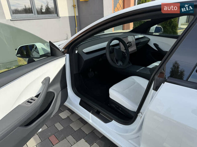 Білий Тесла Модель 3, об'ємом двигуна 0 л та пробігом 1 тис. км за 27700 $, фото 29 на Automoto.ua
