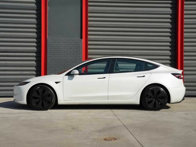 Белый Тесла Модель 3, объемом двигателя 0 л и пробегом 11 тыс. км за 16500 $, фото 3 на Automoto.ua