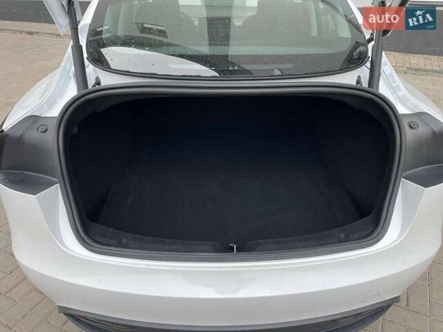 Білий Тесла Модель 3, об'ємом двигуна 0 л та пробігом 3 тис. км за 26700 $, фото 6 на Automoto.ua