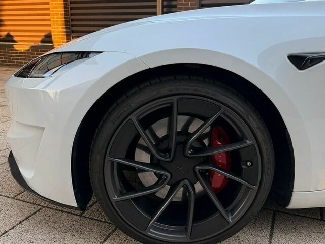 Белый Тесла Модель 3, объемом двигателя 0 л и пробегом 22 тыс. км за 38500 $, фото 4 на Automoto.ua