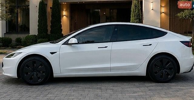 Белый Тесла Модель 3, объемом двигателя 0 л и пробегом 25 тыс. км за 29900 $, фото 2 на Automoto.ua