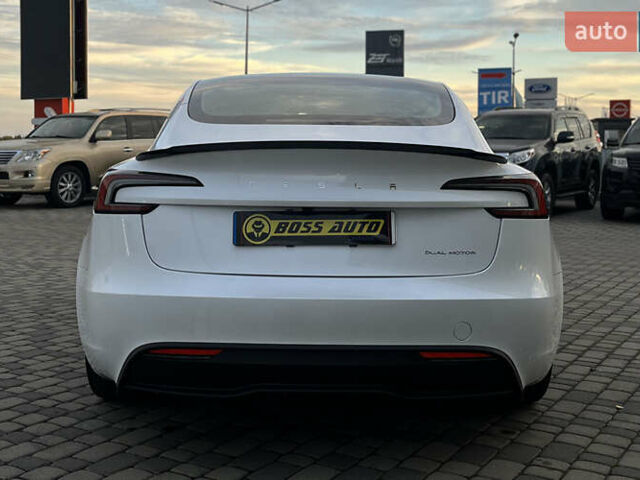 Белый Тесла Модель 3, объемом двигателя 0 л и пробегом 15 тыс. км за 32500 $, фото 5 на Automoto.ua